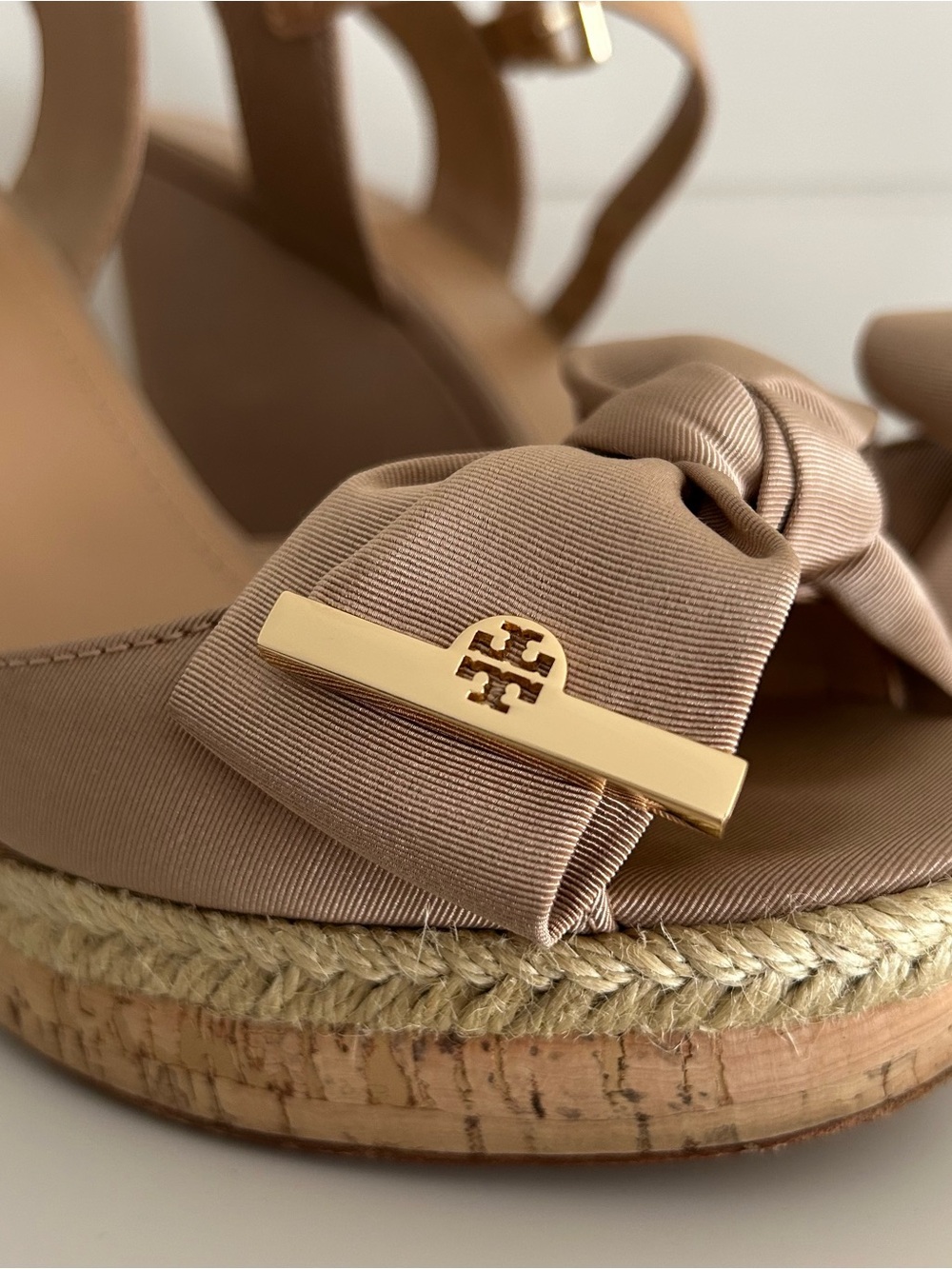Tory Burch Penny Wedge Sandal (7.5) - Picture 8 of 9